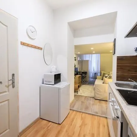 1 Bedroom Flat In Nyar Str.,