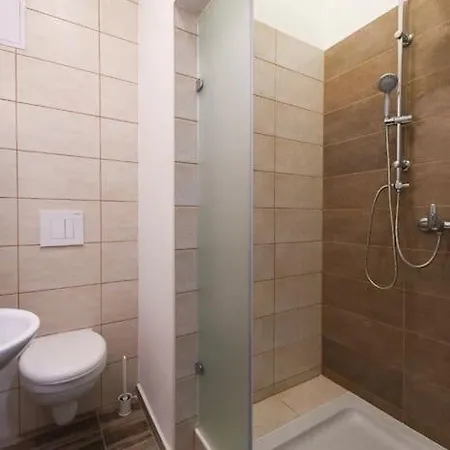 1 Bedroom Flat In Nyar Str., Lägenhet *