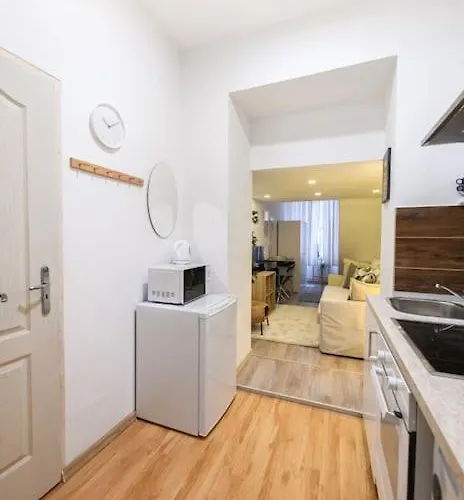 1 Bedroom Flat In Nyar Str.,