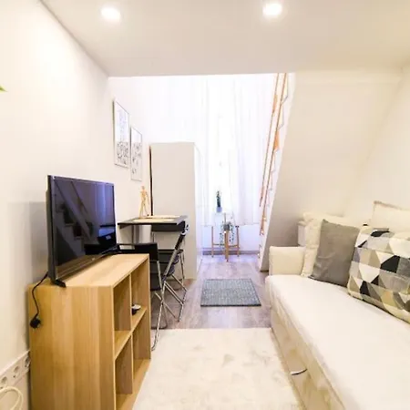 1 Bedroom Flat In Nyar Str., *