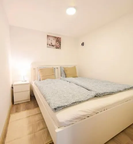 아파트 1 Bedroom Flat In Nyar Str.,