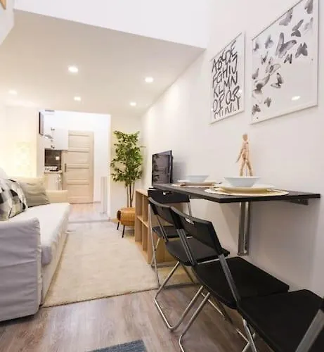 아파트 1 Bedroom Flat In Nyar Str., *